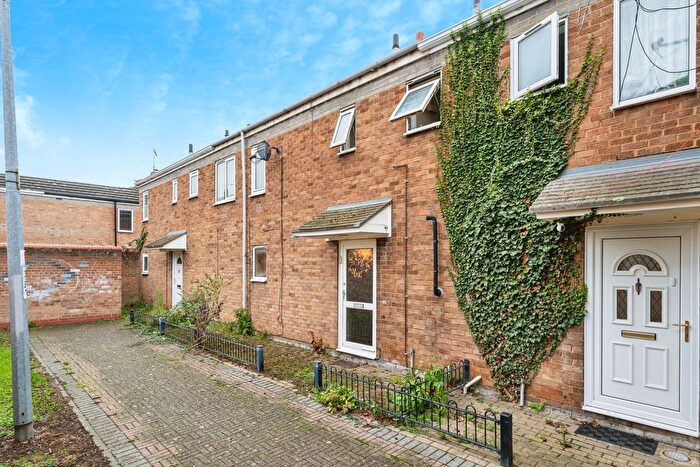 3 Bedroom Terraced House For Sale In Garner Court, Huntingdon, Cambridgeshire, PE29