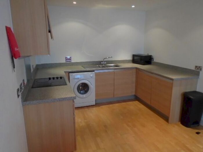 2 Bedroom Flat To Rent In Bristol Road, Selly Oak, Birmingham, B29