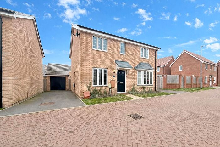 4 Bedroom Detached House For Sale In Saltburn Turn, Houghton Regis, Bedfordshire, LU5