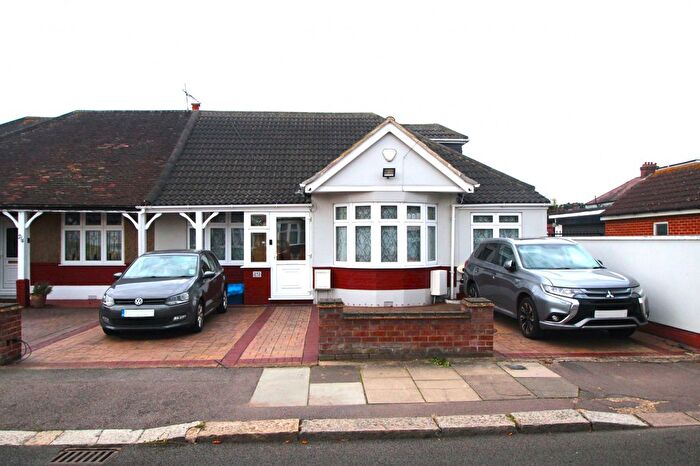 4 Bedroom Bungalow To Rent In Oaks Lane, Newbury Park, Essex, IG2