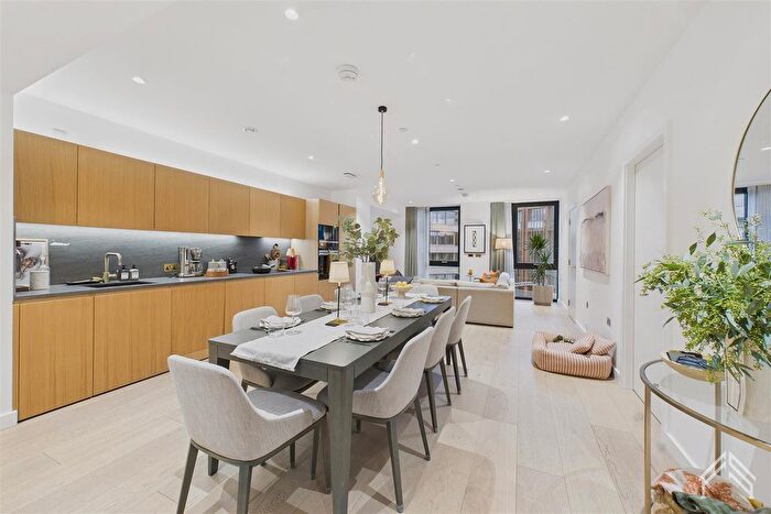3 Bedroom Flat To Rent In Camley Street, Kings Cross, N1C