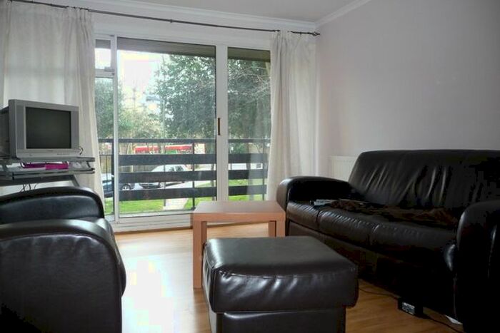 3 Bedroom Flat To Rent In Castlecombe Drive, Southfields, SW19