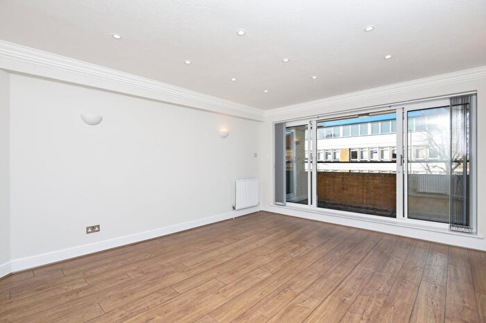 2 Bedroom Apartment To Rent In Coliseum Court, Finchley, N3