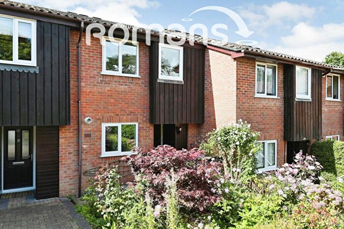 3 Bedroom Terraced House To Rent In Finmere, RG12