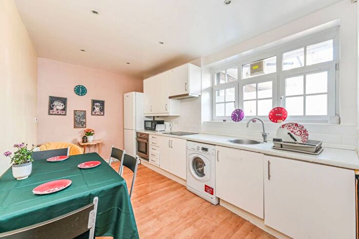 2 Bedroom Flat To Rent In Ascalon Street, Battersea, London, SW8