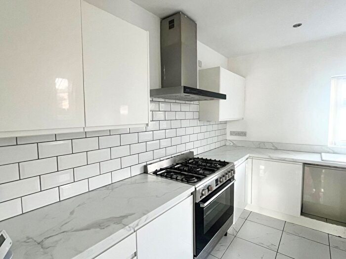 3 Bedroom Semi-Detached House To Rent In Longmoor Lane, Nottingham, NG10