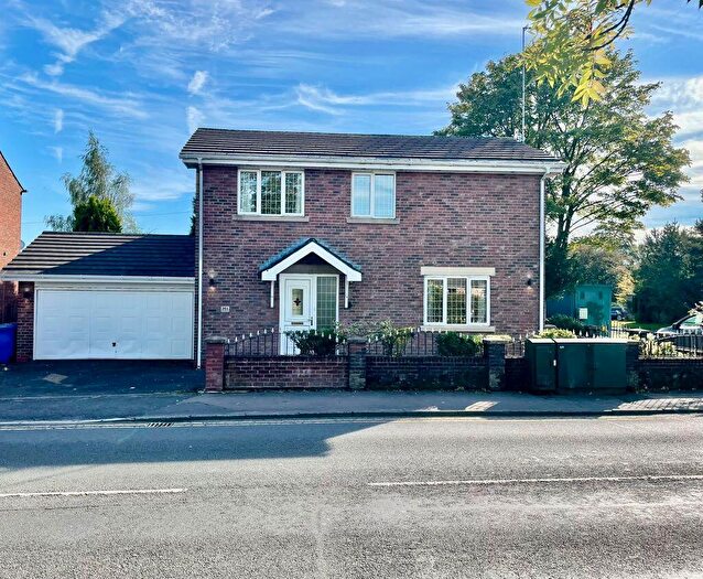 4 Bedroom Detached House To Rent In Edenfield Road, Rochdale, OL11