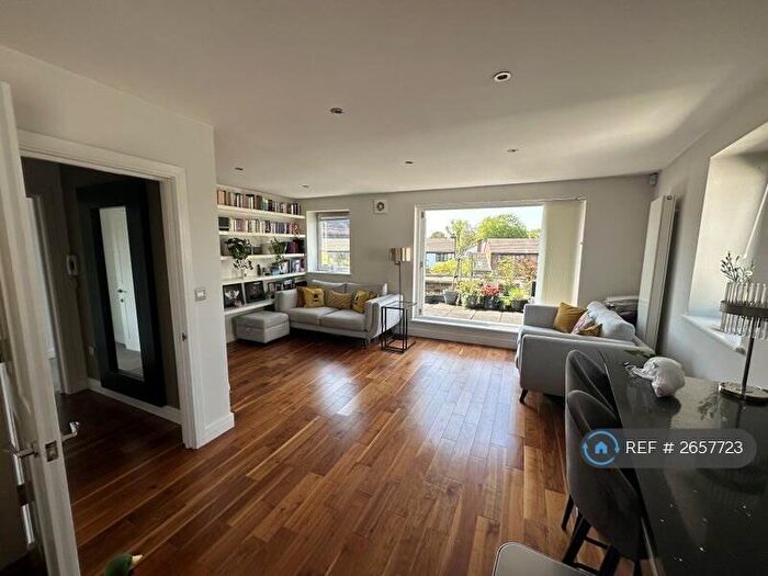 2 Bedroom Flat To Rent In Lilac House, Woodford Green, IG8