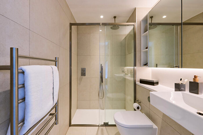 2 Bedroom Apartment To Rent In New Drum Street, London, E1