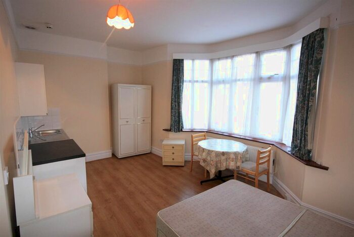 Studio To Rent In Upper Richmond Road West, East Sheen, SW14