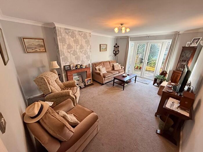 2 Bedroom Bungalow For Sale In George Street, Wing, LU7