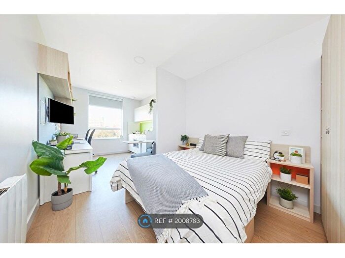 Studio To Rent In Middle St, Southsea, PO5
