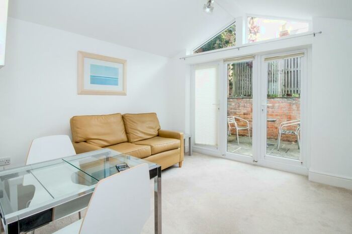 1 Bedroom Apartment To Rent In James Street, OX4