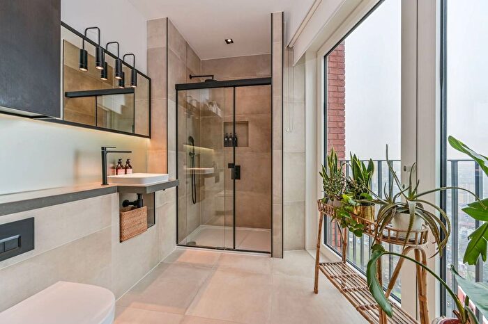 2 Bedroom Flat For Sale In Keybridge Tower, Exchange Gardens, Vauxhall, London, SW8