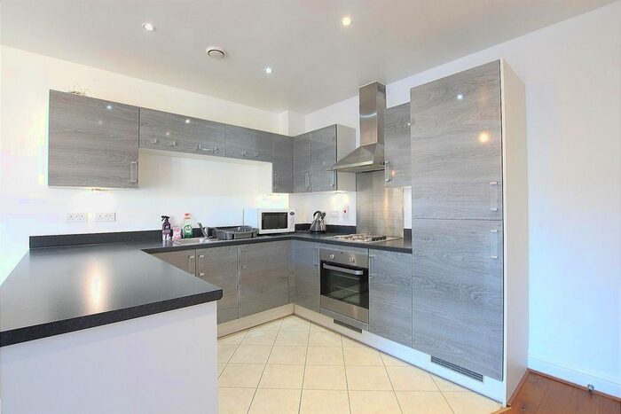 2 Bedroom Flat To Rent In Fairlands Court, Hunting Place, Hounslow, TW5