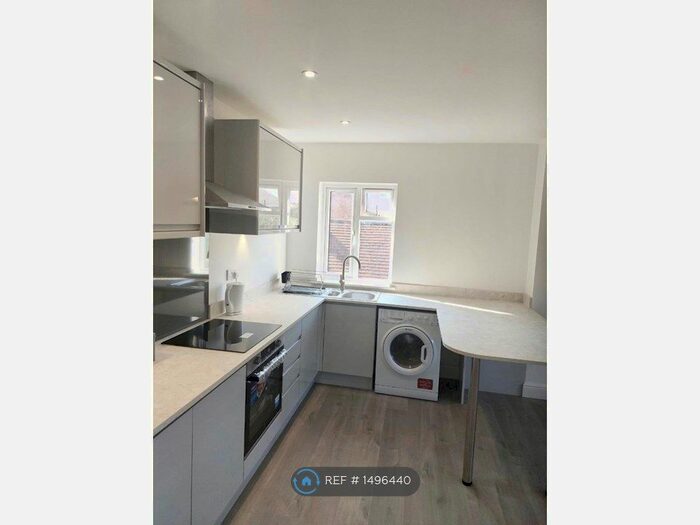 1 Bedroom Flat To Rent In Courthouse Road, Maidenhead, SL6