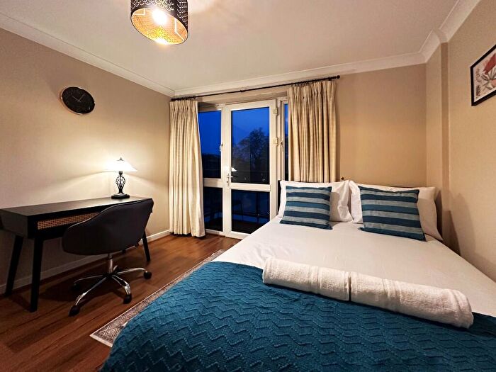 2 Bedroom Flat To Rent In Ensign Street, London, E1