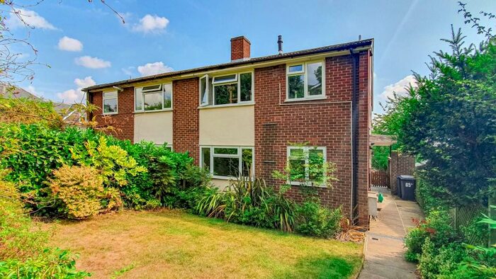 2 Bedroom Maisonette To Rent In Bells Hill, Barnet, EN5
