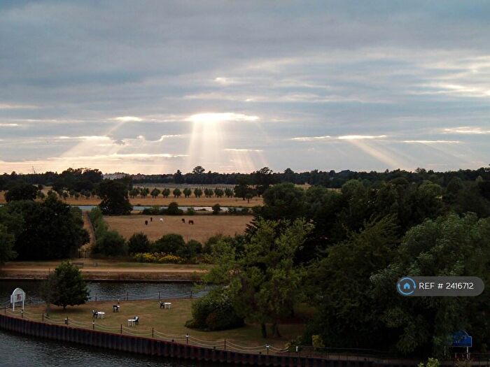 2 Bedroom Flat To Rent In Grove Road, Surbiton, KT6