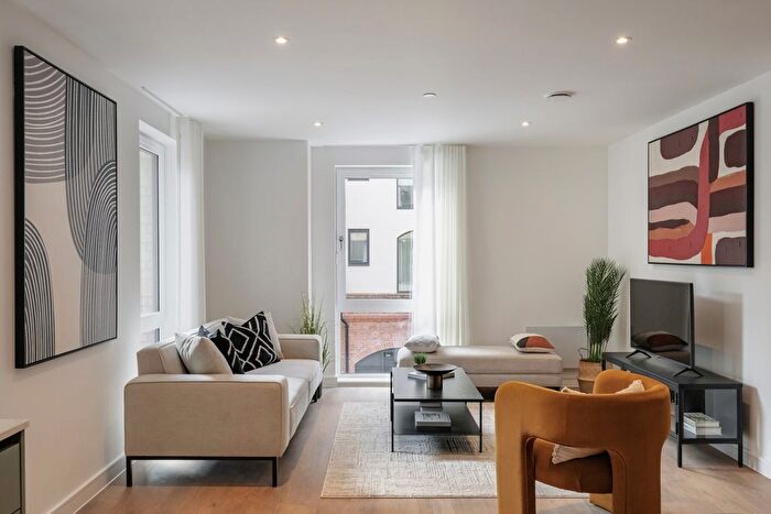 2 Bedroom Flat To Rent In Windsor Bridge Road, Bath, BA2