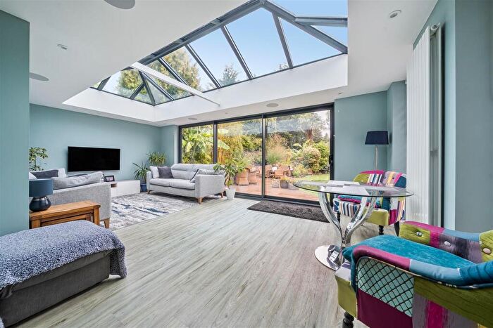 4 Bedroom Detached House For Sale In New Road, Swanwick, SO31