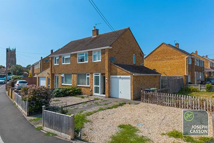 3 Bedroom Semi Detached House For Sale In School Fields, North Petherton, Bridgwater, TA6