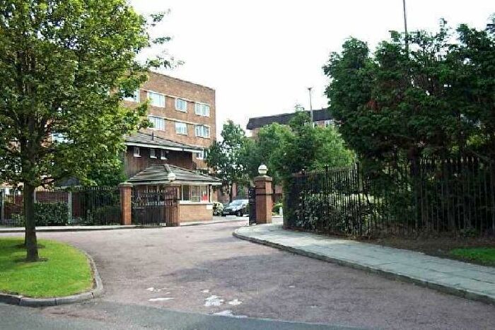 2 Bedroom Apartment To Rent In Minster Court, L7