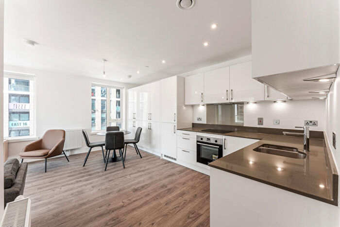 2 Bedroom Apartment To Rent In Fortunes Dock, Canning Town London, E16