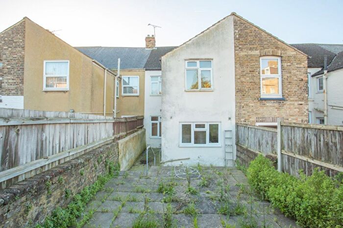 3 Bedroom Terraced House For Sale In Buckland Avenue, Dover, CT16