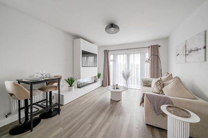2 Bedroom Apartment To Rent In Broad Lane, Bracknell, RG12