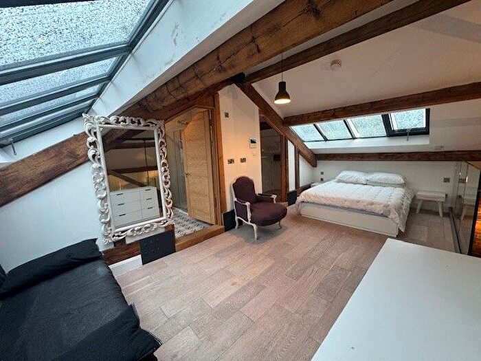 2 Bedroom Flat To Rent In Commercial Road, Exeter, EX2