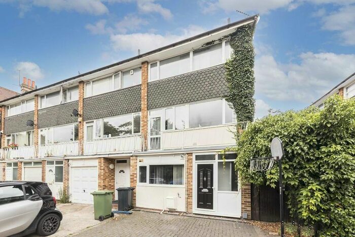 4 Bedroom Property To Rent In The Corner, Grange Road, London, W5