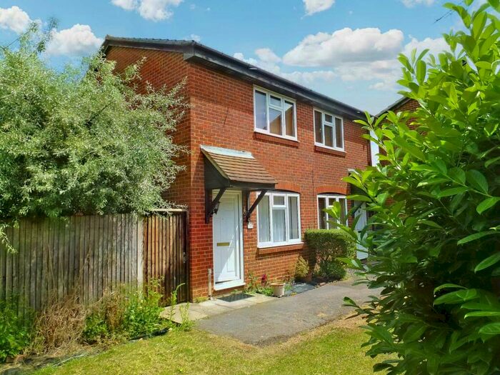 2 Bedroom Terraced House To Rent In Vickery Close, Aylesbury, HP21