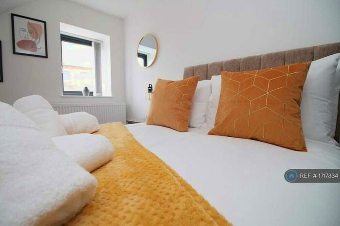 3 Bedroom Flat To Rent In City Road, Cardiff, CF24