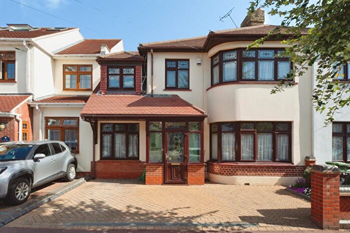 4 Bedroom End Of Terrace House For Sale In Westrow Drive, Barking, IG11