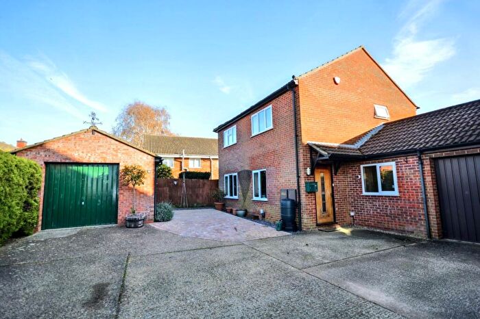 3 Bedroom Detached House For Sale In Fairhurst Way, Earls Barton, Northampton, NN6