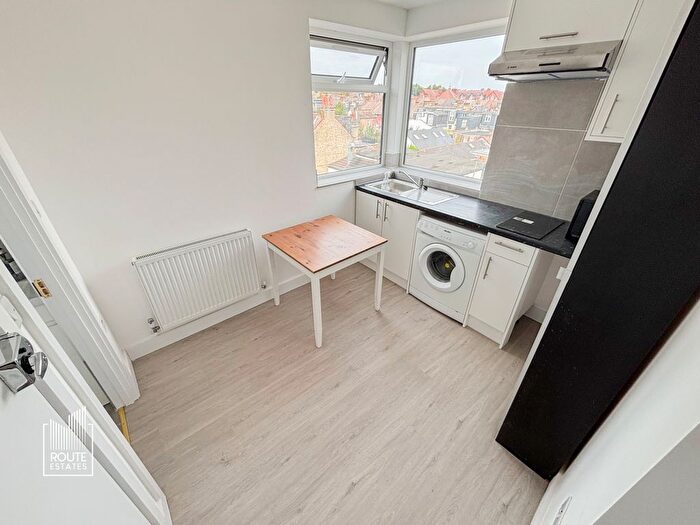 Studio To Rent In Green Lanes, Hornsey, N4