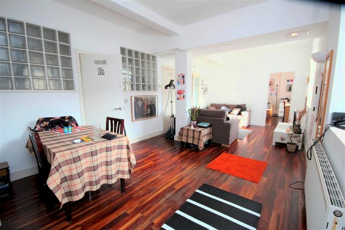 1 Bedroom Flat To Rent In Sunlight Square, Birkbeck Street, Bethnal Green, E2