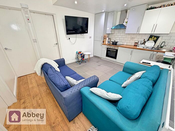 2 Bedroom Flat To Rent In Fleetwood Road, Leicester, LE2