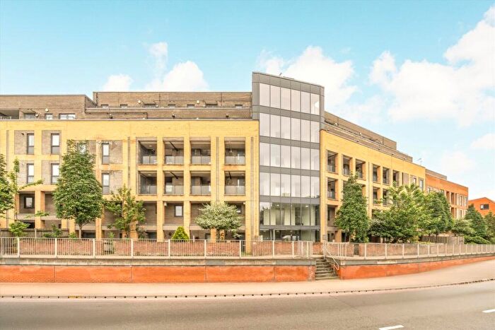 2 Bedroom Flat For Sale In Telford Road, London, N11