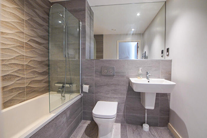 2 Bedroom Flat To Rent In Hope Quay, Wapping Wharf, BS1