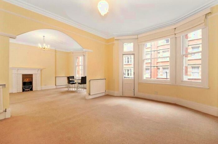 5 Bedroom Flat To Rent In Clarence Gate Gardens, Glentworth Street, Baker Street, NW1