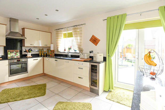 5 Bedroom Detached House For Sale In Pontefract Avenue, Castlemead, BA14