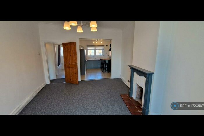 2 Bedroom Flat To Rent In Sherbrooke Road, Nottingham, NG5