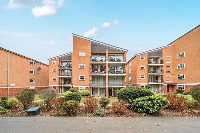 2 Bedroom Flat For Sale In Waylands Mead, Beckenham, BR3