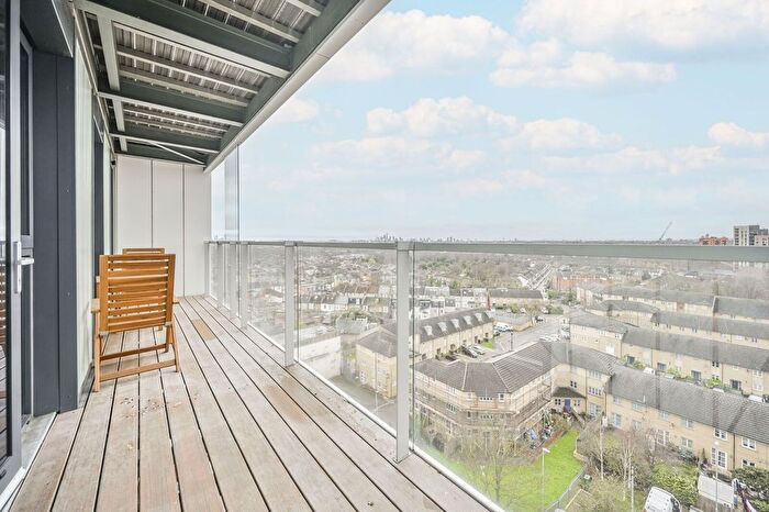 2 Bedroom Flat To Rent In Gateway Apartments, Walthamstow Central, Walthamstow, London, E17