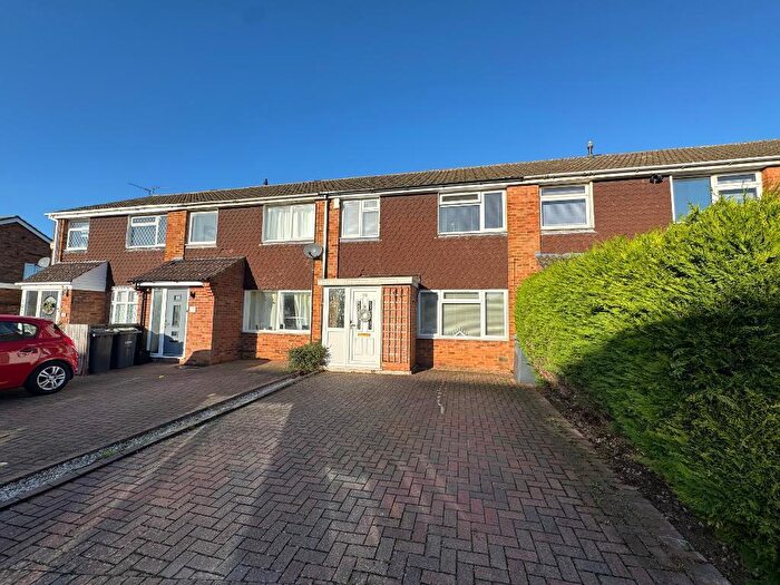3 Bedroom Terraced House For Sale In Telscombe Way, Stopsley, Luton, Bedfordshire, LU2