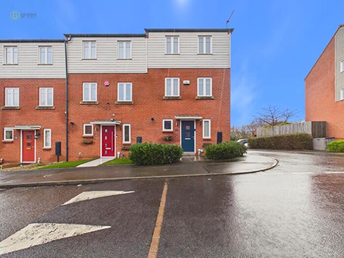 3 Bedroom Town House For Sale In Horseshoe Crescent, Great Barr, B43
