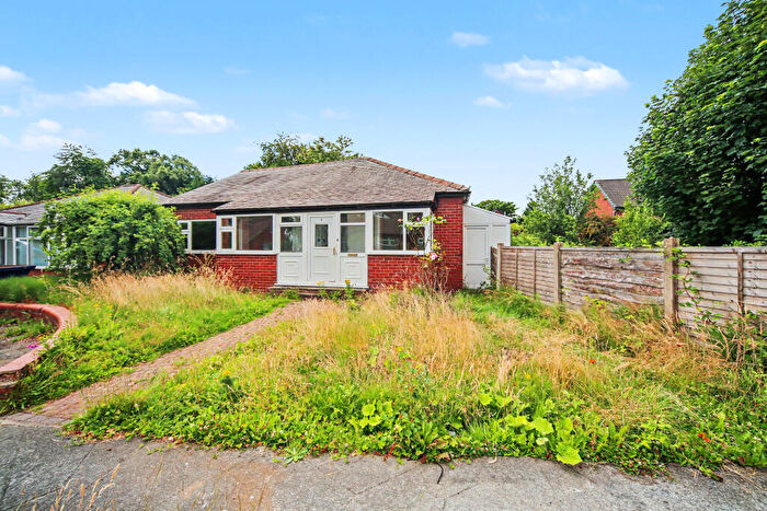 3 Bedroom Detached Bungalow For Sale In Park Close, Whitefield, Manchester, M45