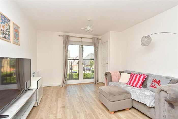 2 Bedroom Flat For Sale In Rapson End, Sittingbourne, Kent, ME10